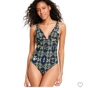 NWT Dainty Floral Tile Print One Piece Swimsuit by Agua Bendita Size M (8-10)